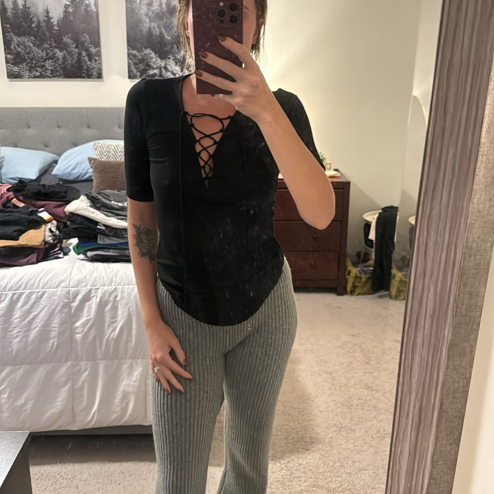 NWT tie front top